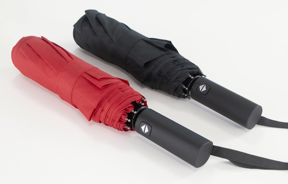 Автоматически открывающийся складной зонт с изменением печати при встрече с водяным зонтом