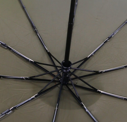 Ребра стеклоткани автоматически раскрывают и закрывают зонтик подгоняют логотип